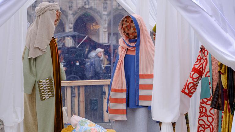 Kontroverse um Weihnachtskrippe auf dem Grand Place in Brüssel: Die umstrittene Weihnachtskrippe ist am 28.11.2025 auf dem Grand Place in Brüssel, Belgien, zu sehen.