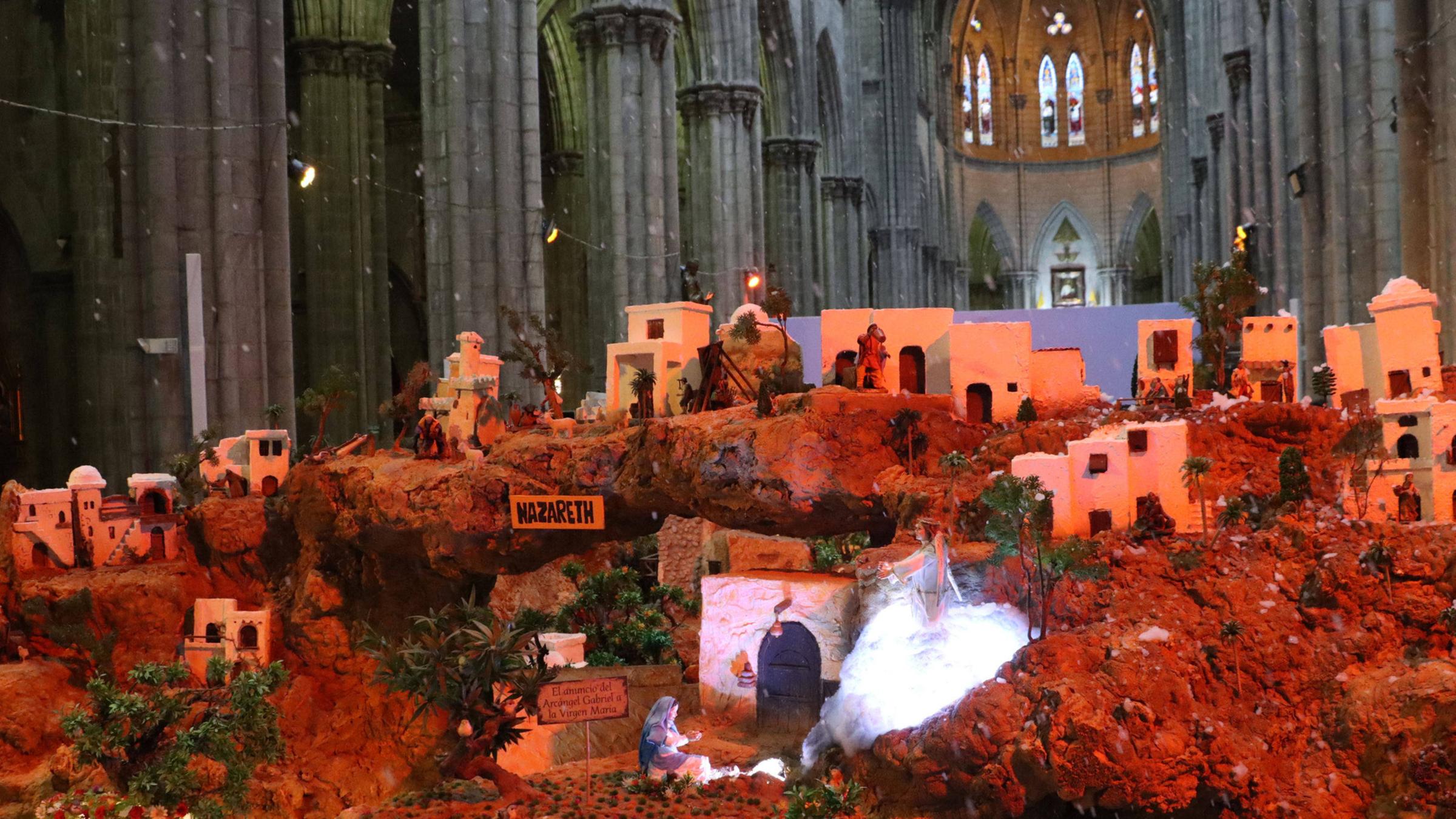 In der Basilica Del Voto Nacional, Quito, wird die größte Krippe Südamerikas mit einer Fläche von 280 Quadratmetern und 1750 Figuren, von denen 650 beweglich sind, ausgestellt. 