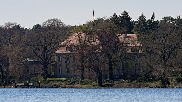 Berlin: Krisen-Gipfel in Berlin: Gespräche der Koalition über Energiekrise in der Villa Borsig. 