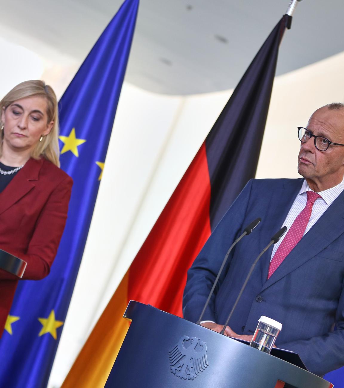 Berlin, Deutschland, 29.04.2026: Bundeskanzleramt: Pressekonferenz nach Beschluss der Gesundheitsreform im Bundeskabinett: Bundesministerin fuer Gesundheit Nina Warken (CDU) und Bundeskanzler Friedrich Merz (CDU)