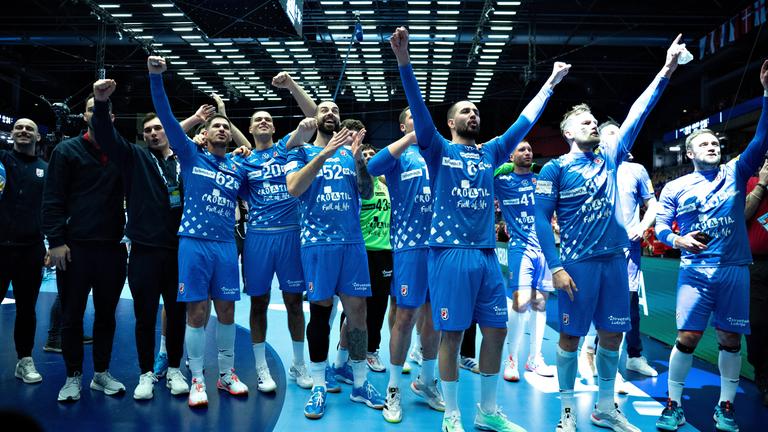 Die Handballspieler der kroatischen Nationalmannschaft jubelt nach ihrem Sieg um Platz Drei gegen Island bei der Handball-EM
