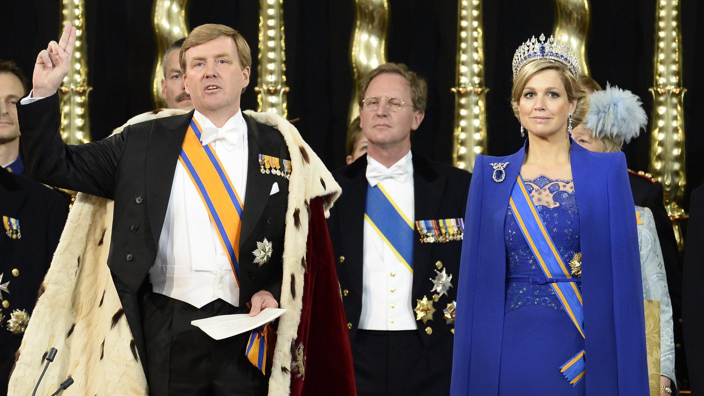 Der niederländische König Willem-Alexander bei seiner Krönung. Neben ihm seine Frau Máxima (30.4.2013).
