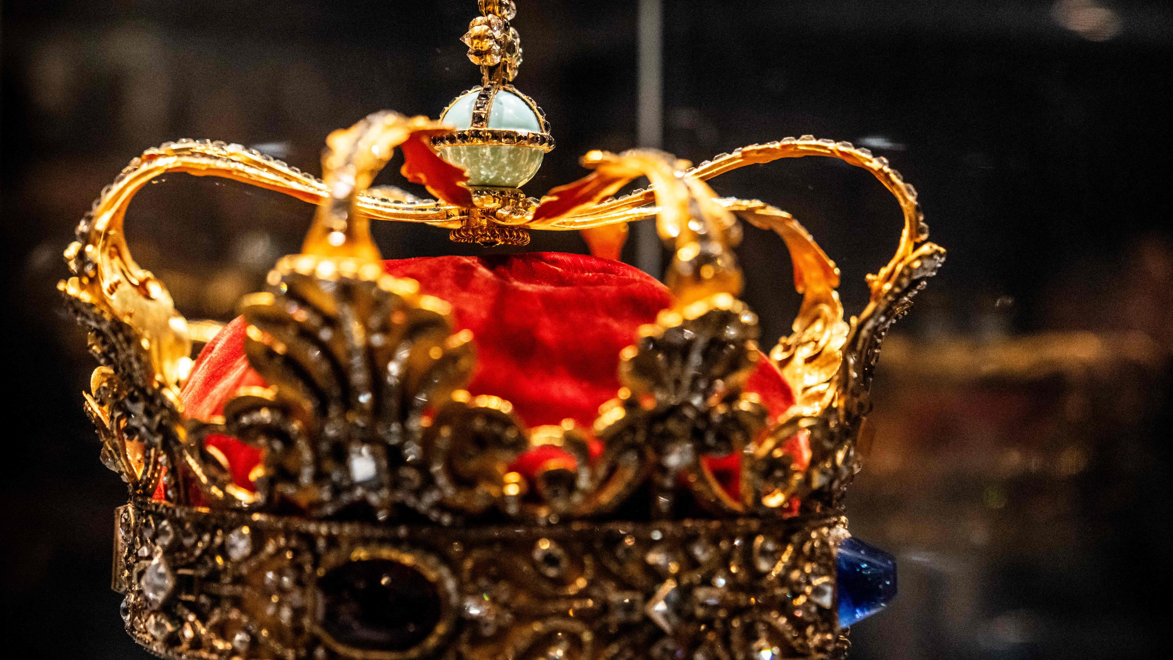 Die Krone lagert in einer Vitrine in der Schatzkammer von Schloss Rosenborg in Kopenhagen.