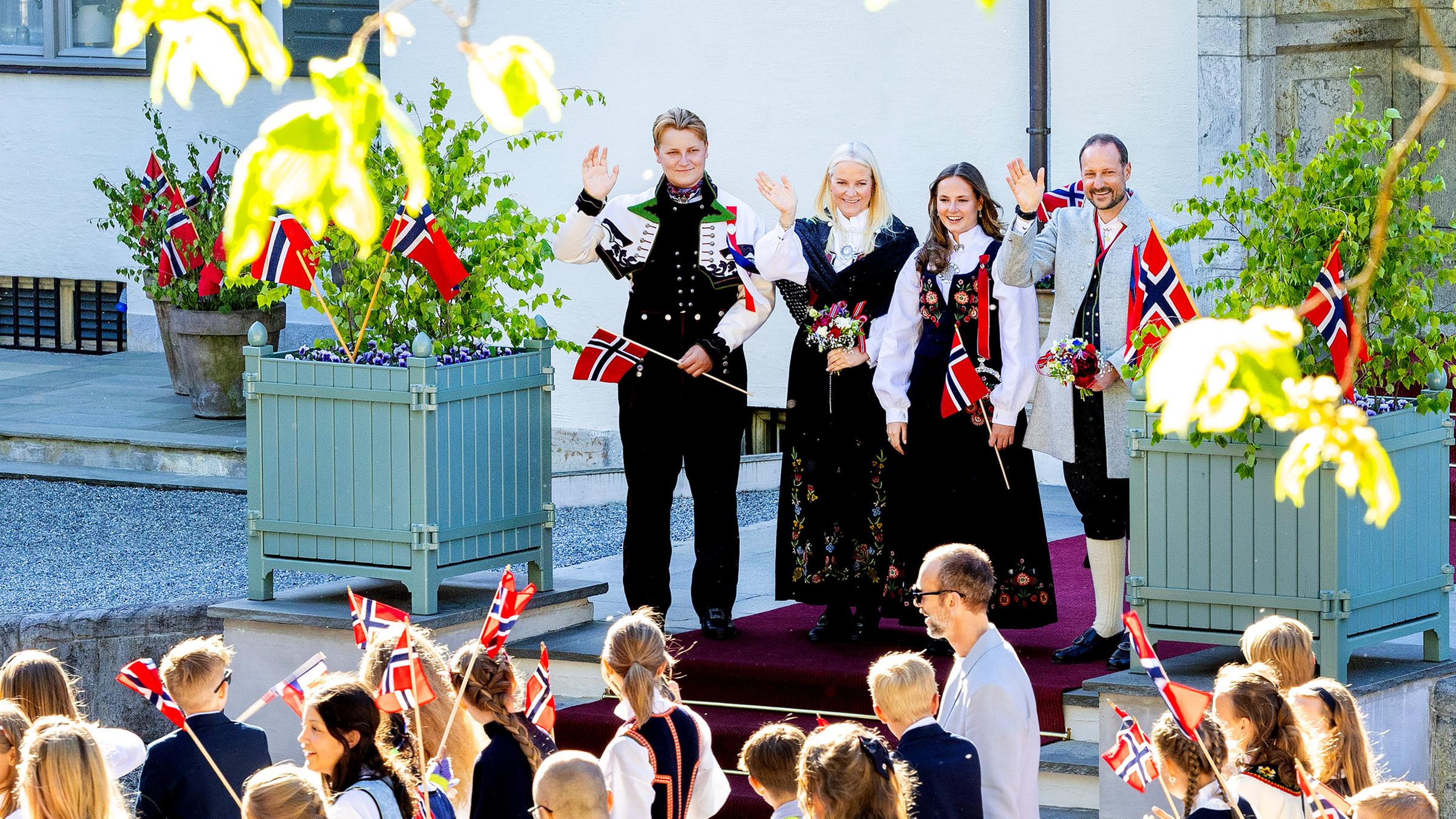 Die Norwegische Kronprinzenfamilie bei den Feierlichkeiten zum Nationalfeiertag am 17.05.2025 