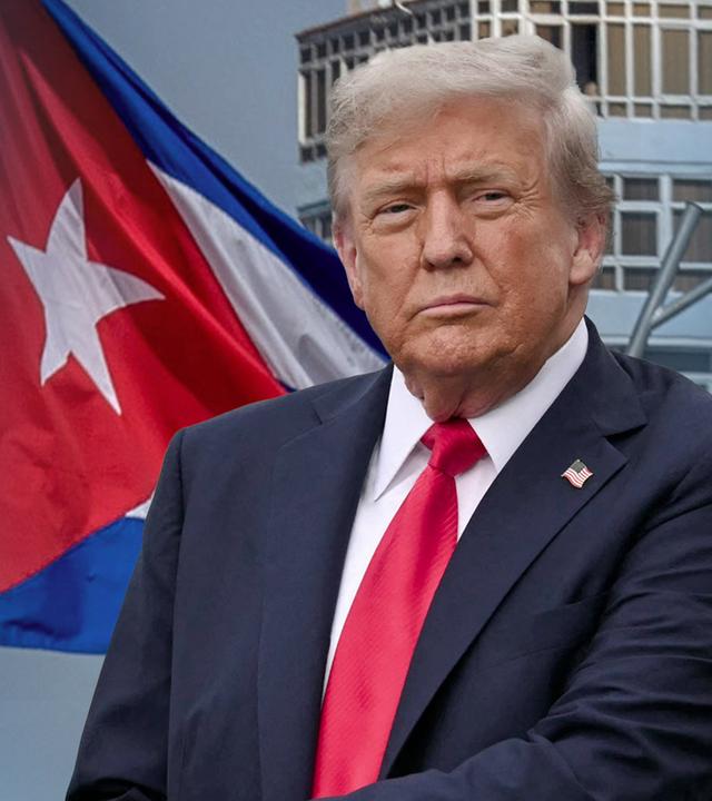 US-Präsident Donald Trump vor einem Gebäude mit der Kuba-Flagge.