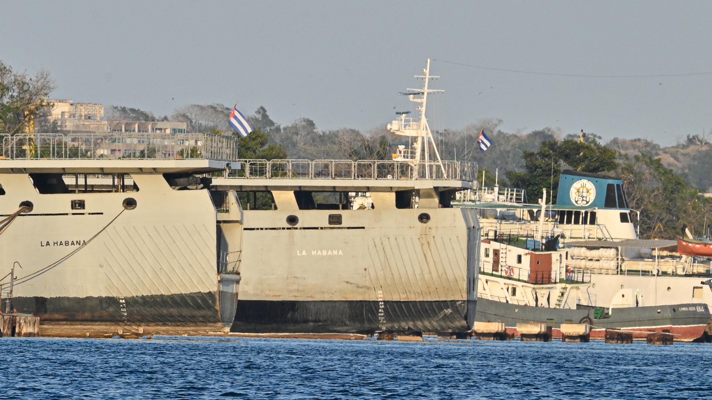 Boote der kubanischen Küstenwache liegen im Hafen von Havanna.