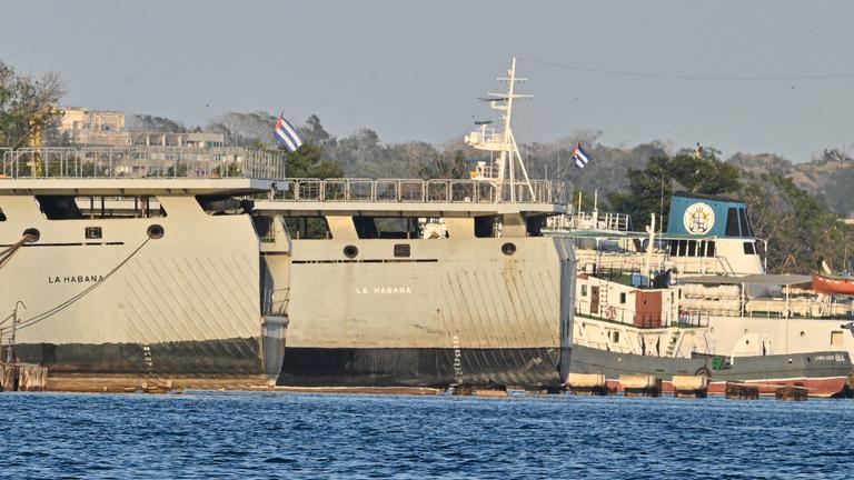 Boote der kubanischen Küstenwache liegen im Hafen von Havanna.