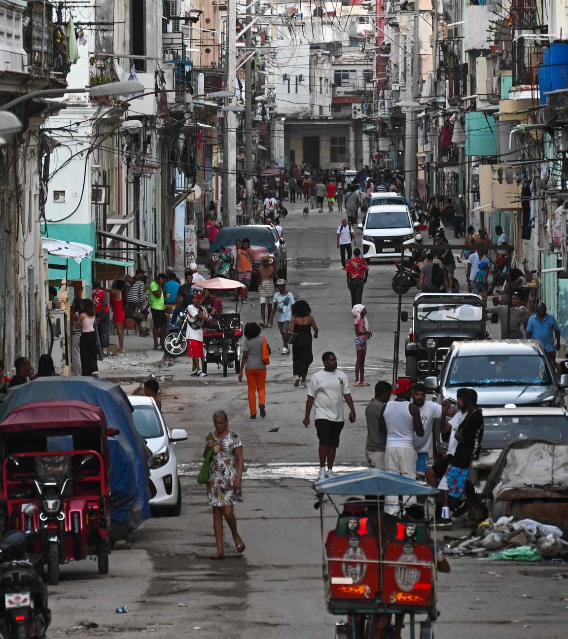 Kuba: Blick auf eine Straße in Havanna während eines Stromausfalls