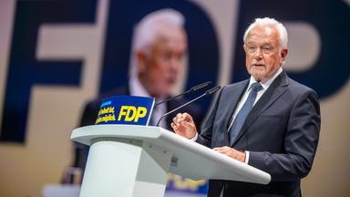 30.05.2026, Berlin: Wolfgang Kubicki, designierter Parteivorsitzender der FDP, spricht beim Bundesparteitag.