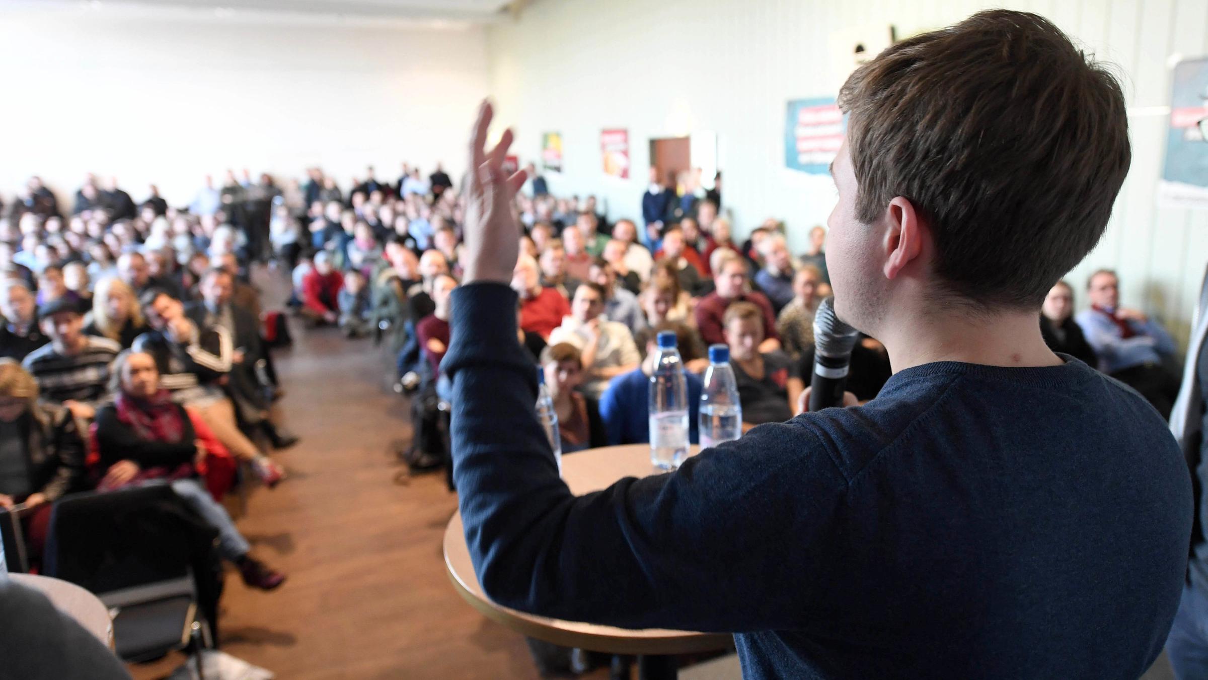 Kevin Kühnert auf NoGroKo-Tour in Mannheim