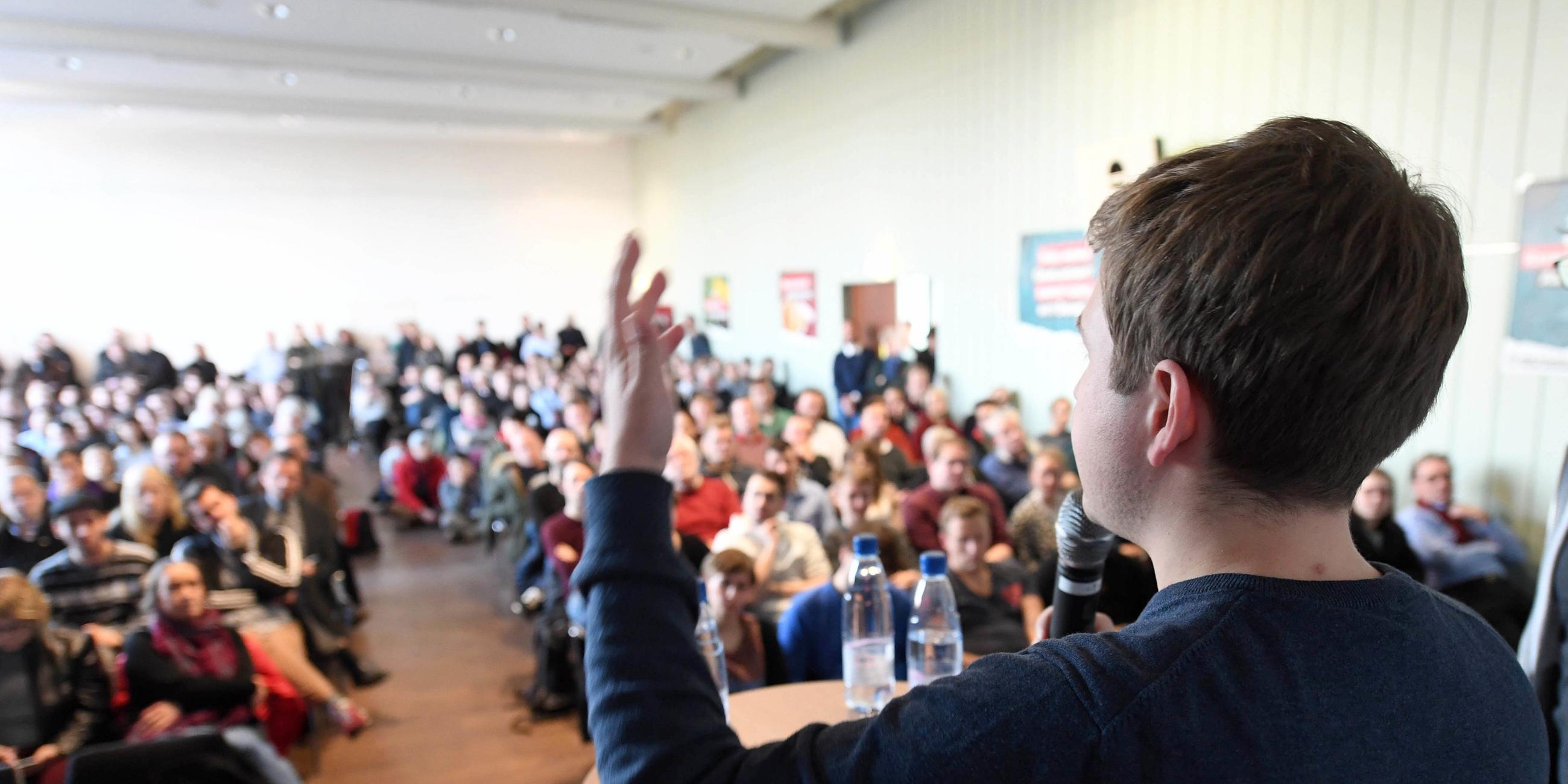 Kevin Kühnert auf NoGroKo-Tour in Mannheim
