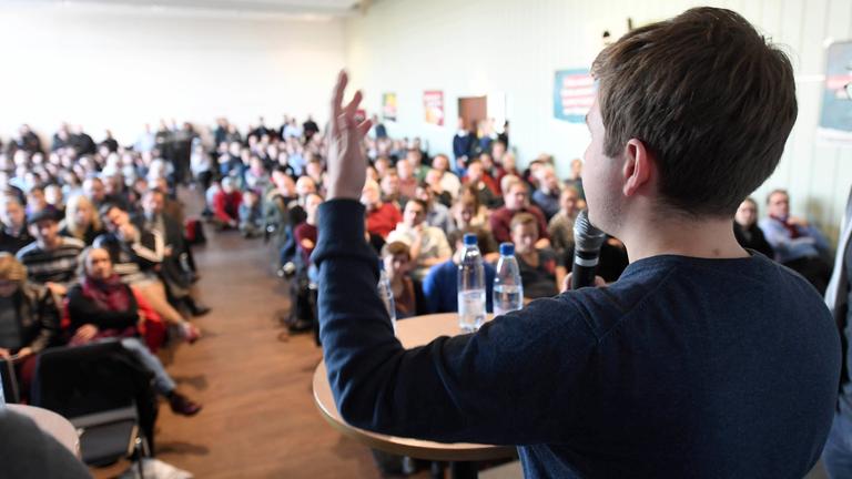 Kevin Kühnert auf NoGroKo-Tour in Mannheim