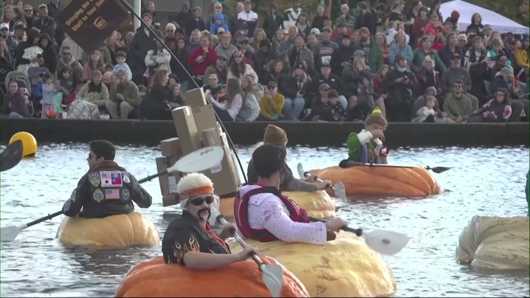 Kürbis Regatta zu Halloween in Oregon