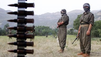 Kurdische PKK-Kämpfer nehmen an einer Trainingseinheit teil