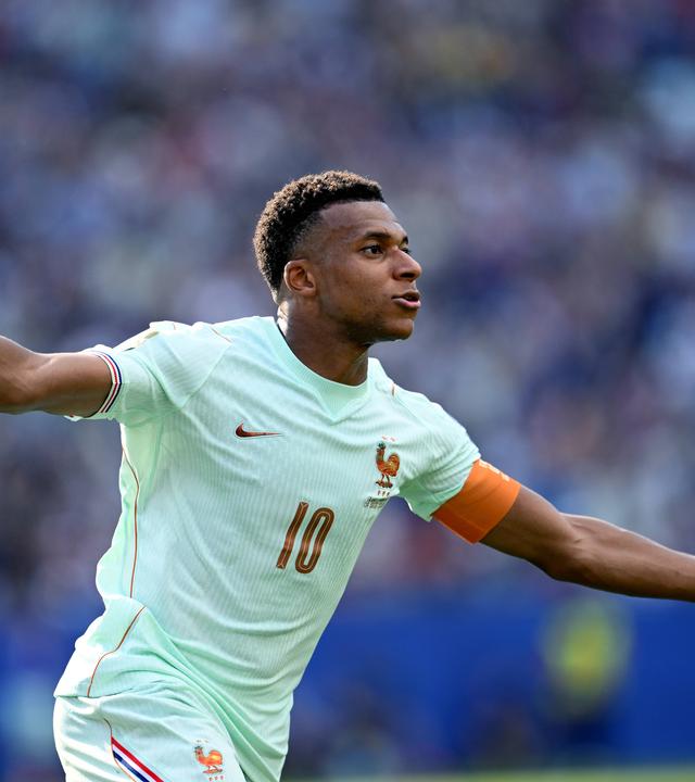 Kylian Mbappé feiert seinen Treffer im WM-Viertelfinale 2026 zwischen Frankreich und Marokko.