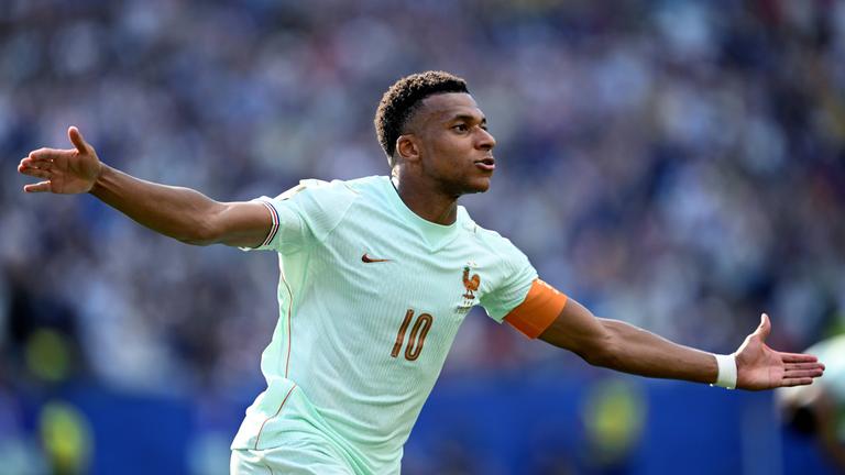 Kylian Mbappé feiert seinen Treffer im WM-Viertelfinale 2026 zwischen Frankreich und Marokko.