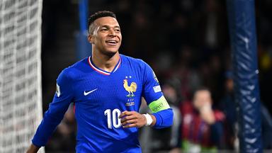 Kylian Mbappé (Frankreich) jubelt im WM-Qualifikationsspiel gegen die Ukraine am 13. November 2025 (Endstand 4:0) über sein Tor zum 3:0.
