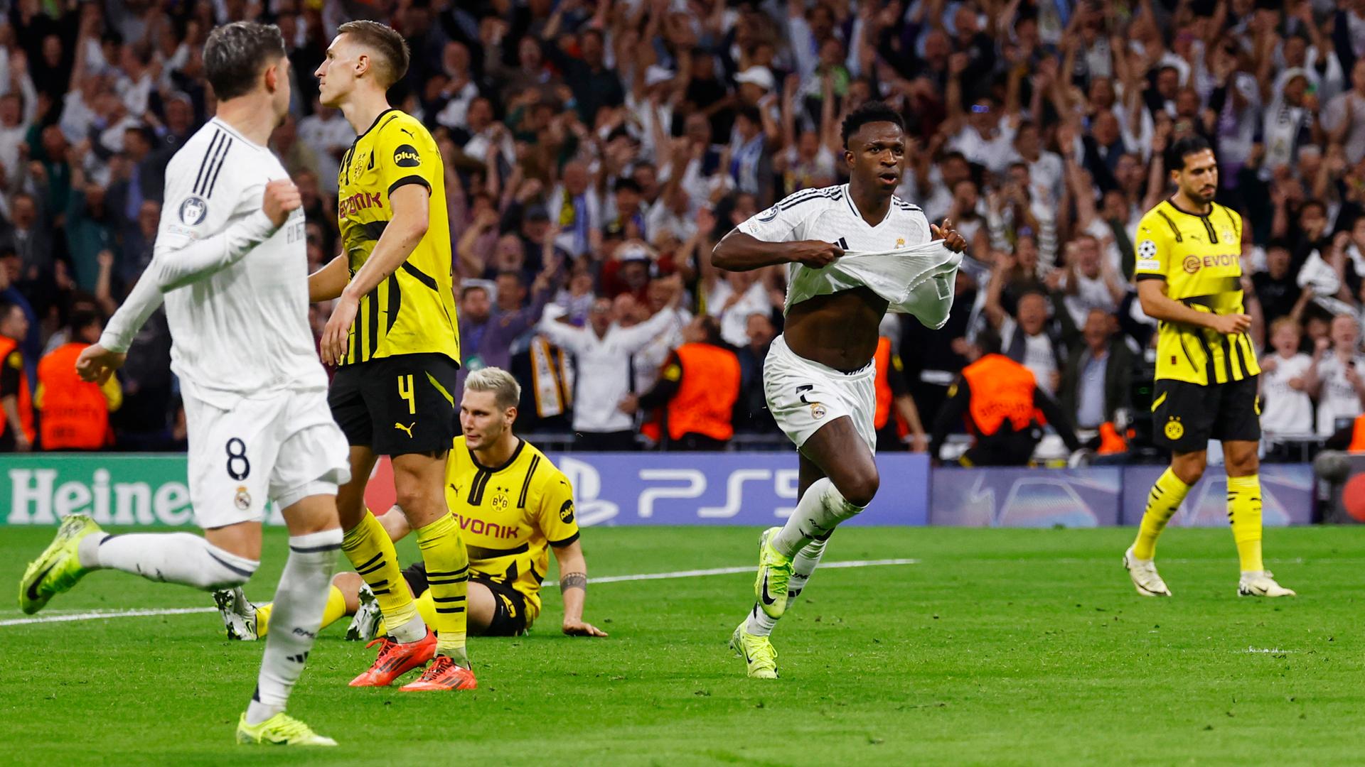 Champions League, Saison 2024/2025, Real Madrid - Borussia Dortmund: Vinicius Junior feiert Reals vierte Tor.