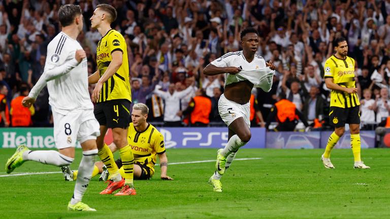 Champions League, Saison 2024/2025, Real Madrid - Borussia Dortmund: Vinicius Junior feiert Reals vierte Tor.