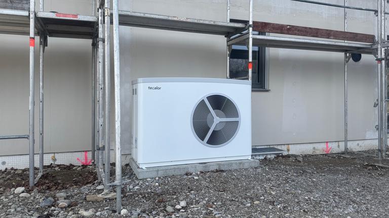 Eine Waermepumpe in einem Neubau Einfamilinenhaus.