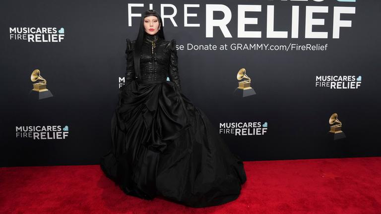Lady Gaga: Komplett in schwarz gehüllt