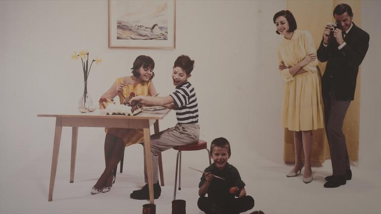 Symbolbild von Eltern, die ein Foto ihrer Kinder machen