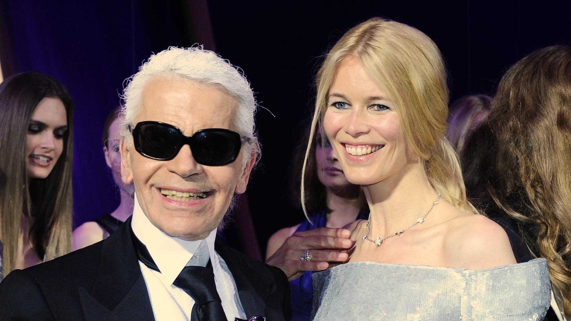Karl Lagerfeld 2008 mit Claudia Schiffer