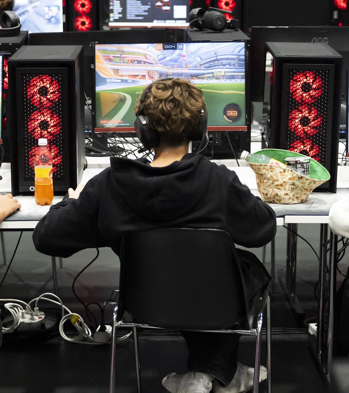 Gamer auf einer LAN-Party in Bern