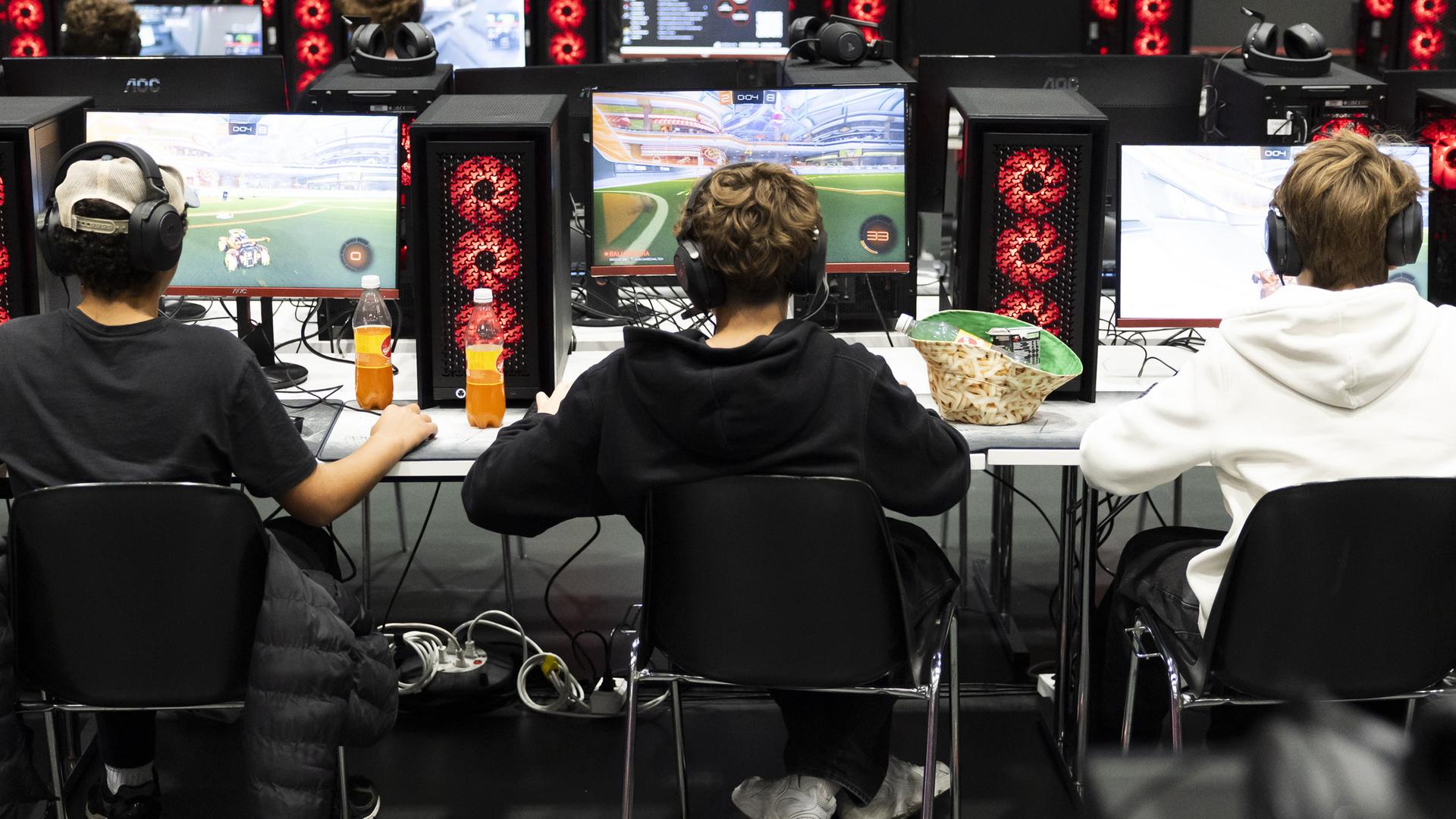 Gamer auf einer LAN-Party in Bern