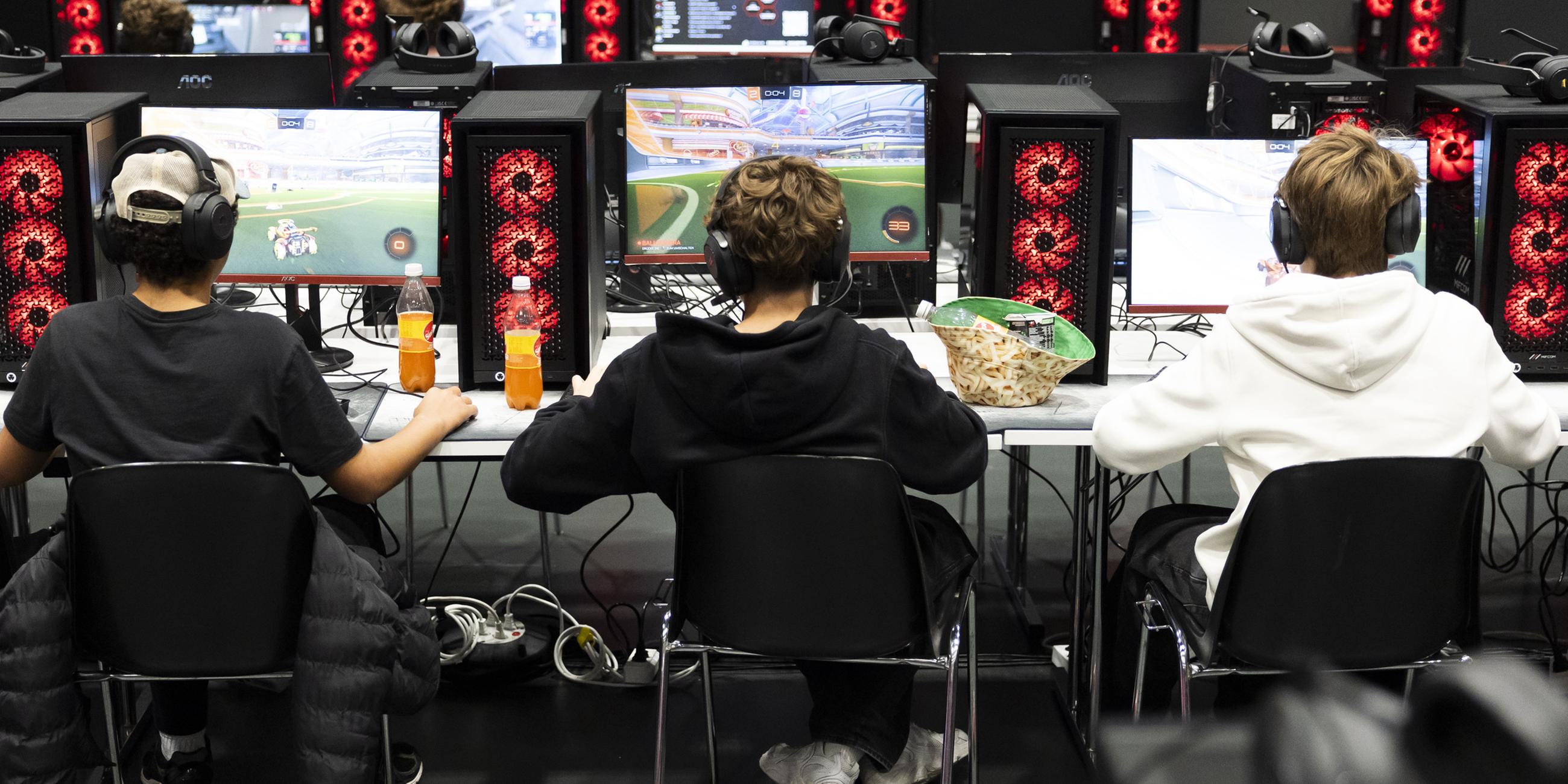 Gamer auf einer LAN-Party in Bern