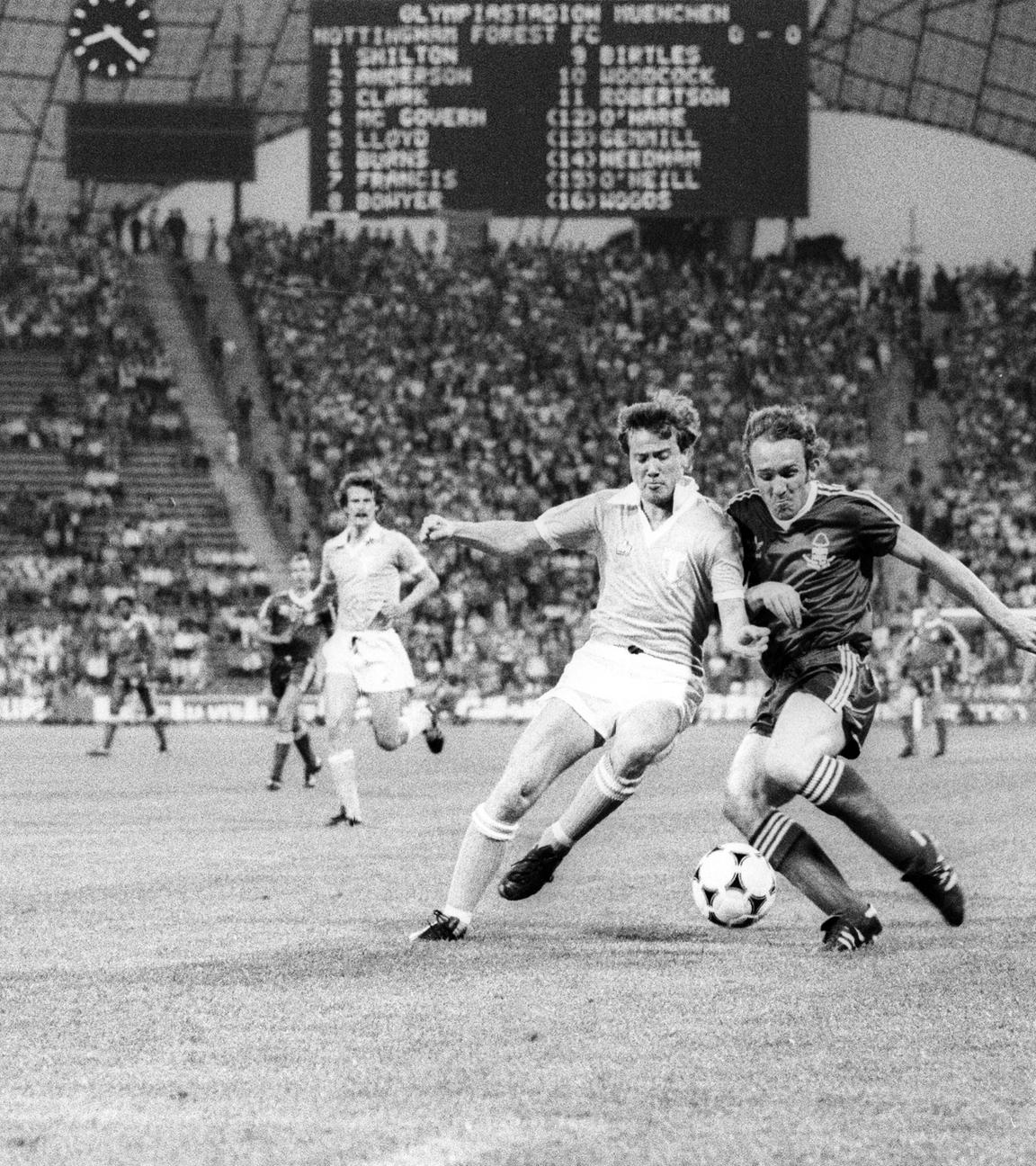 Europapokal der Landesmeister, Finale 1979 in München, Nottingham Forest - Malmö FF: Ingemar Erlandsson (links, Malmö) gegen Ian Bowyer (Nottingham). Rechts Anders Ljungberg.