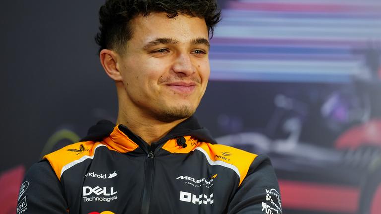 McLaren-Pilot Lando Norris am zweiten Tag der Vorsaisontests auf dem Bahrain International Circuit in Sakhir.