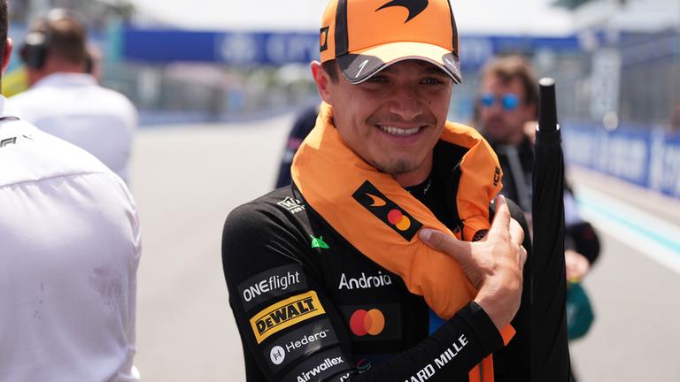 Lando Norris (McLaren, Großbritannien) bereitet sich vor dem Sprintrennen beim Miami Formula One Grand Prix vor.