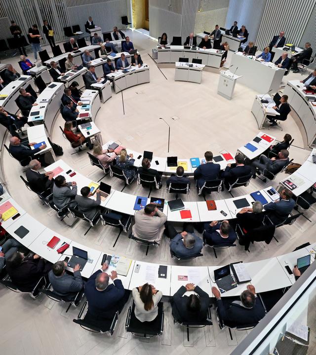 Mecklenburg-Vorpommern, Schwerin: Im Plenarsaal läuft eine Sitzung des Landtags von Mecklenburg-Vorpommern. Archivbild