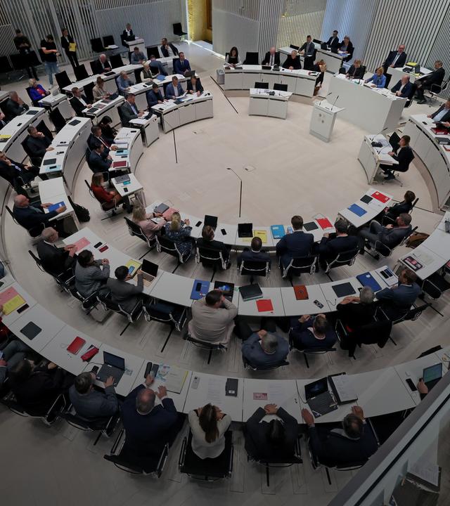 Mecklenburg-Vorpommern, Schwerin: Im Plenarsaal läuft eine Sitzung des Landtags von Mecklenburg-Vorpommern. Archivbild