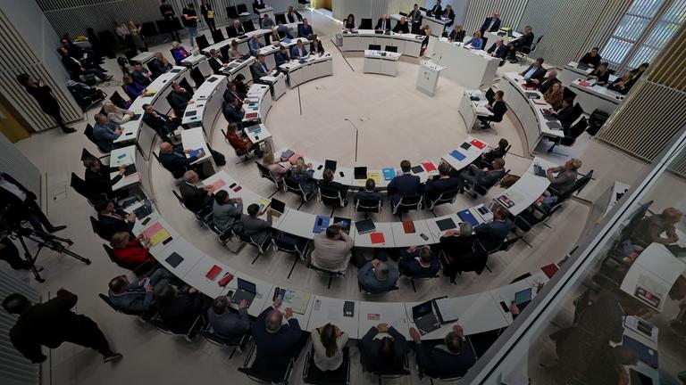 Mecklenburg-Vorpommern, Schwerin: Im Plenarsaal läuft eine Sitzung des Landtags von Mecklenburg-Vorpommern. Archivbild
