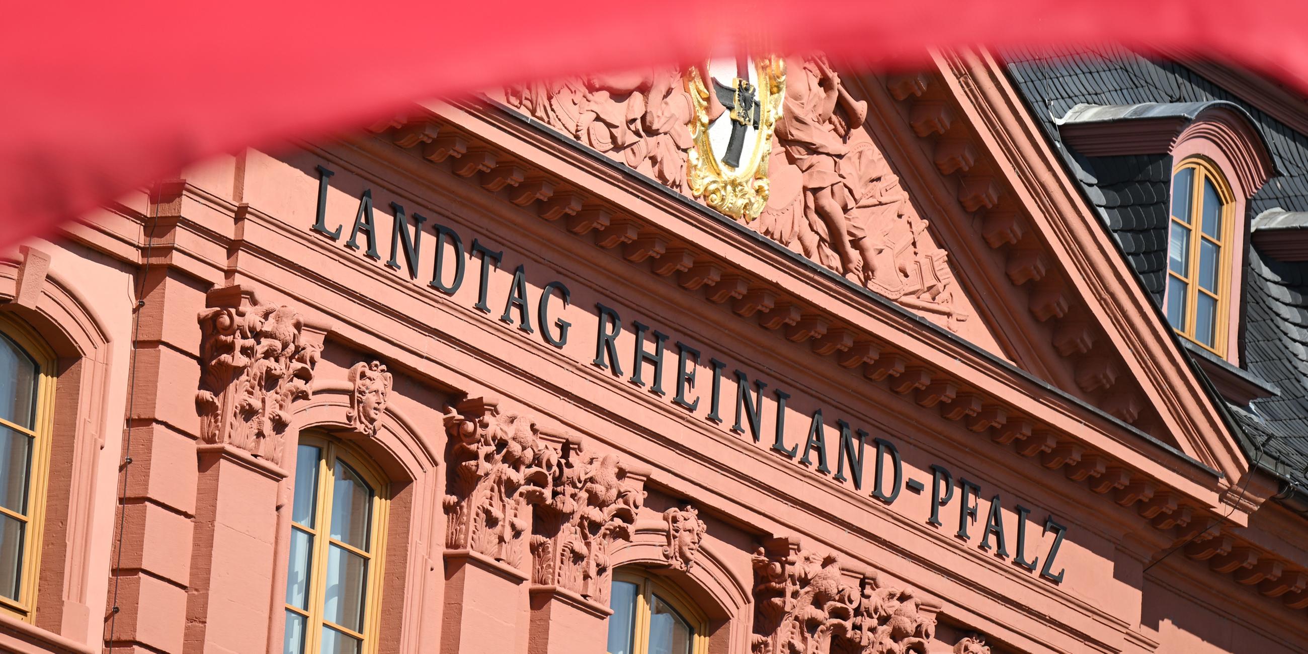 Blick auf den Landtag von Rheinland-Pfalz