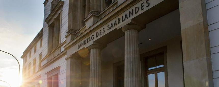 Archiv: Außenansicht des Landtages des Saarlandes am 11.11.2015 in Saarbrücken 