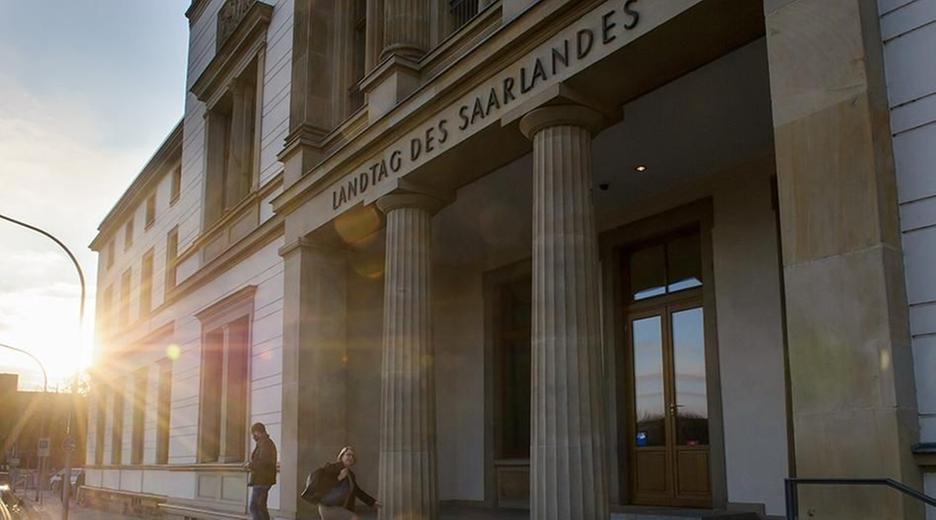 Archiv: Außenansicht des Landtages des Saarlandes am 11.11.2015 in Saarbrücken 