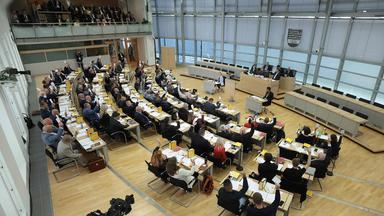 Der Plenarsaal vom Landtag von Sachsen-Anhalt, aufgenommen am 06.10.2026