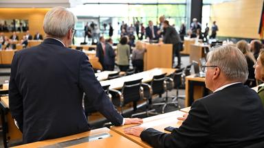 Georg Maier steht neben Klaus-Dieter von der Weiden am 26.09.2024.
