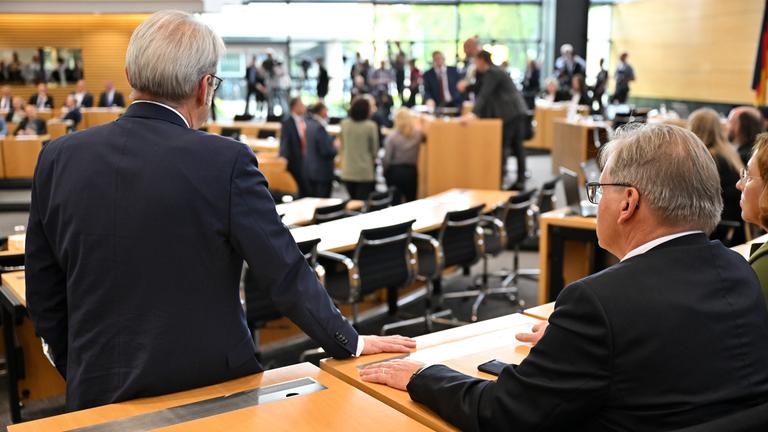 Georg Maier steht neben Klaus-Dieter von der Weiden am 26.09.2024.