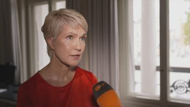 Man sieht Ministerpräsidentin Schwesig im Interview 