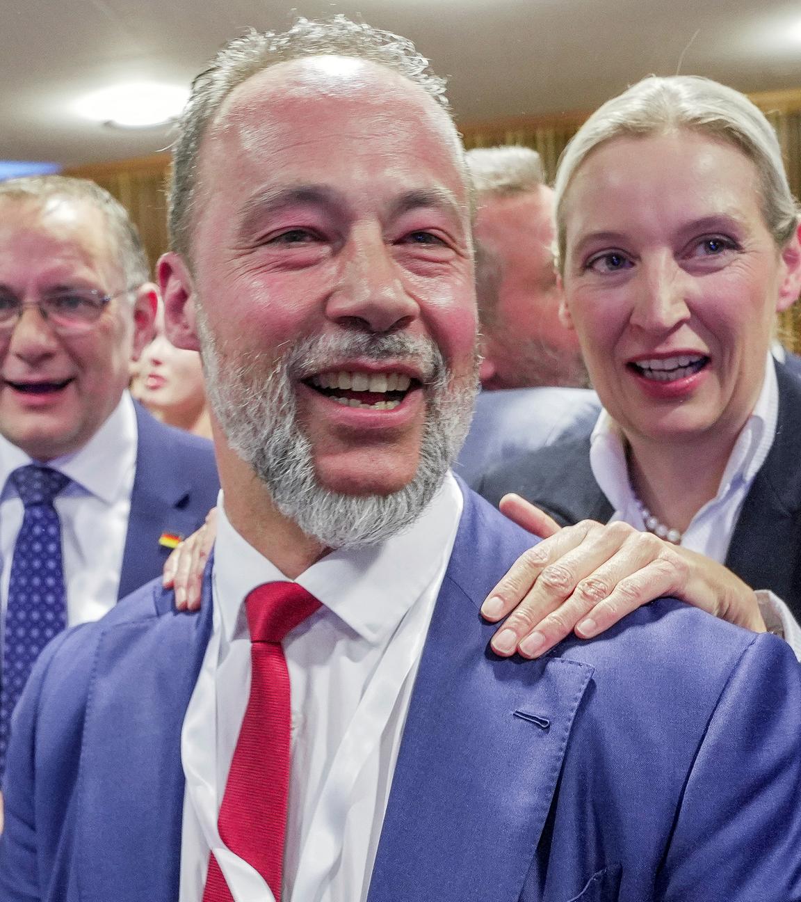 Rheinland-Pfalz, Mainz: Jan Bollinger (AfD), Spitzenkandidat seiner Partei, und Alice Weidel (AfD), Vorsitzende der AfD-Bundestagsfraktion, bei der Wahlparty der AfD im Abgeordnetenhaus