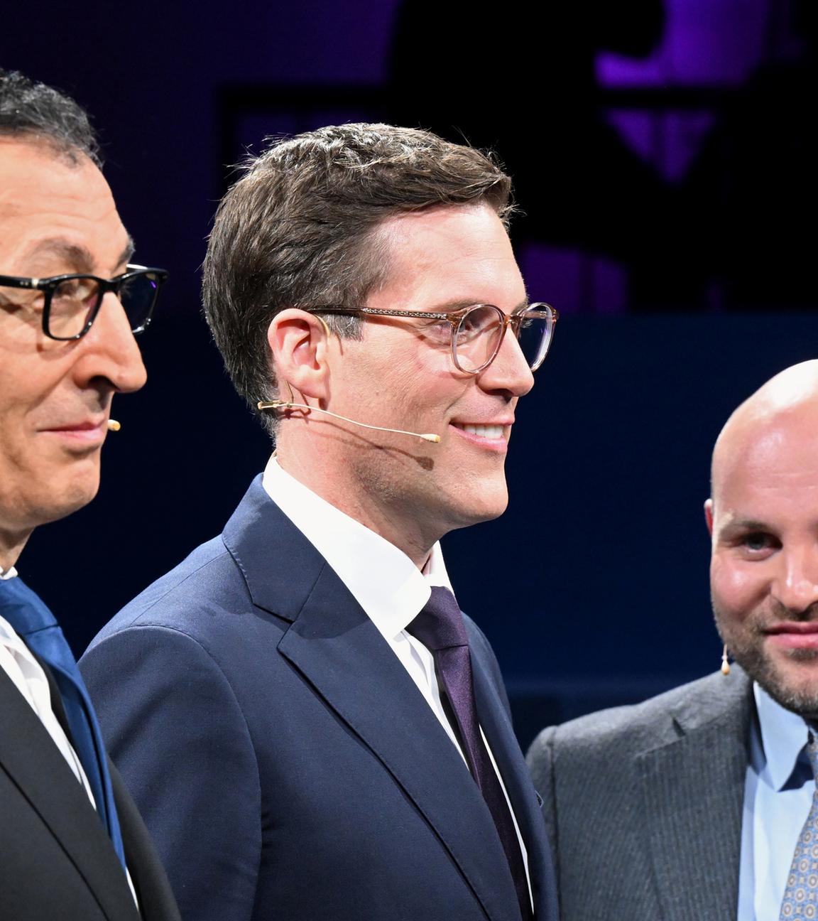 Die Spitzenkandidaten zur Landtagswahl, Cem Özdemir (Grüne, l-r), Manuel Hagel (CDU) und Markus Frohnmaier (AfD) treffen beim Triell aufeinander