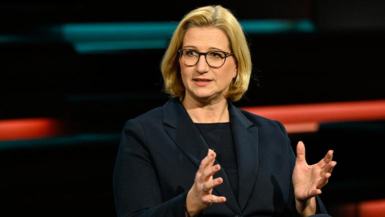 Anke Rehlinger spricht in der Sendung "Markus Lanz" vom 25. März 2025.