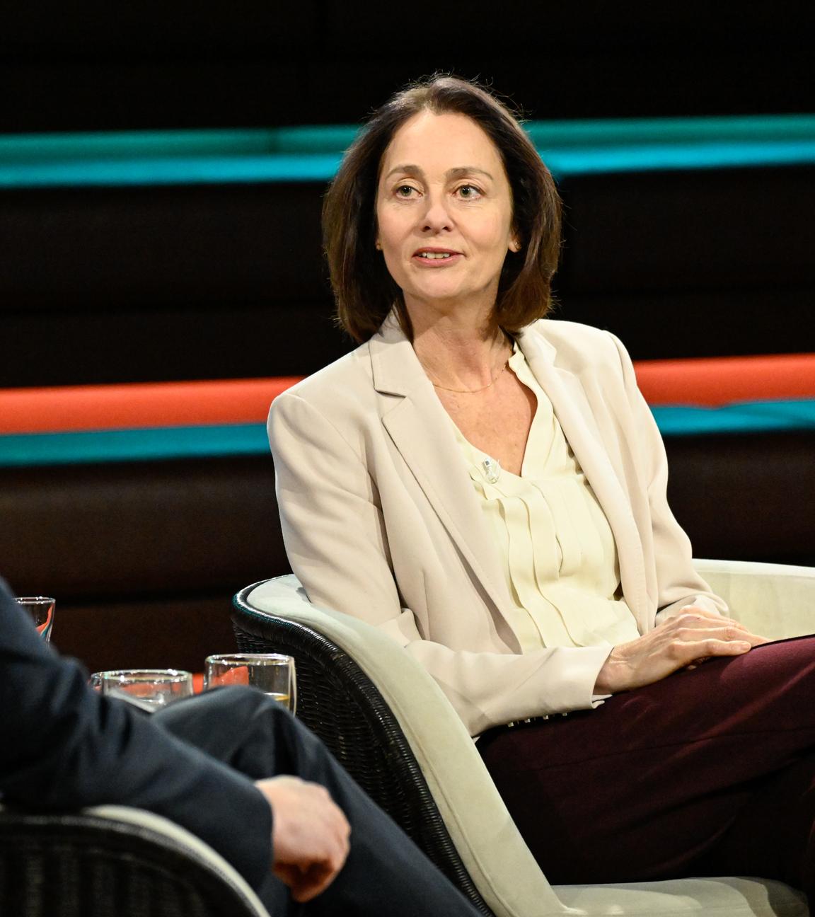 Katarina Barley sitzt im Studio bei Markus Lanz 