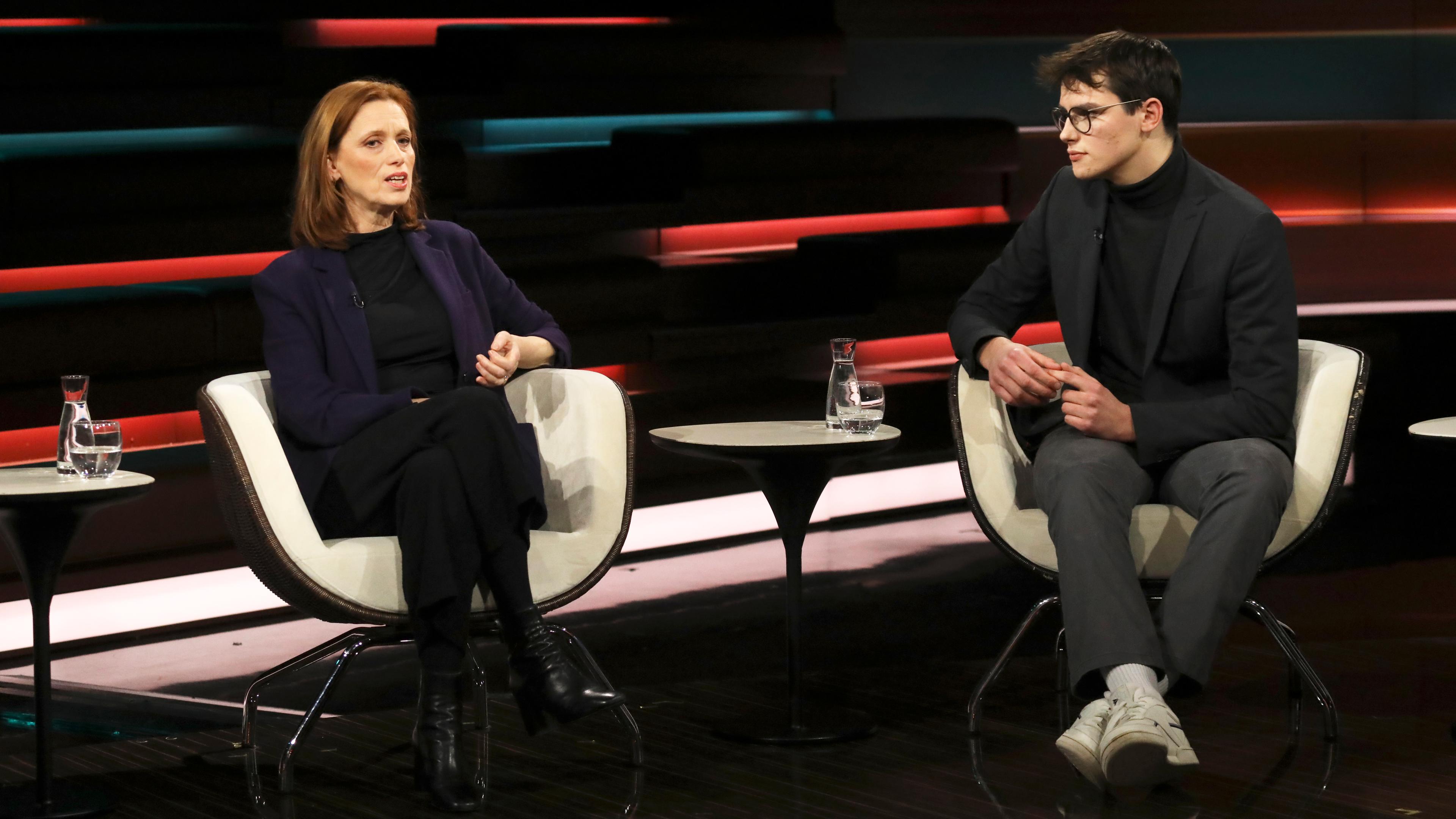 Schleswig-Holsteins Bildungsministerin Karin Prien und Florian Fabricius, Generalsekretär der Bundesschülerkonferenz.