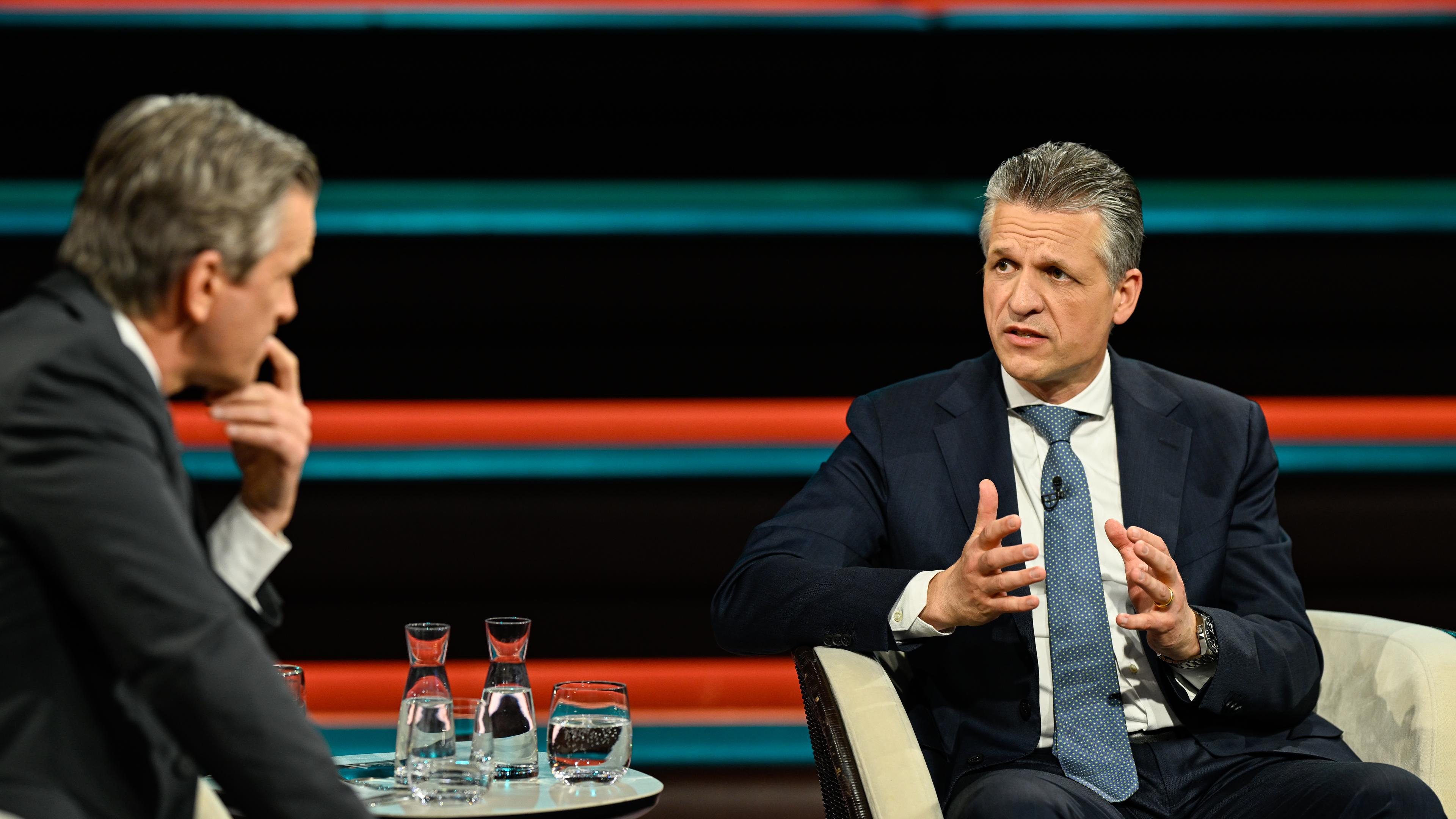 Parlamentarische Geschäftsführer Thorsten Frei. Gestekulierend zu Moderator Markus Lanz.