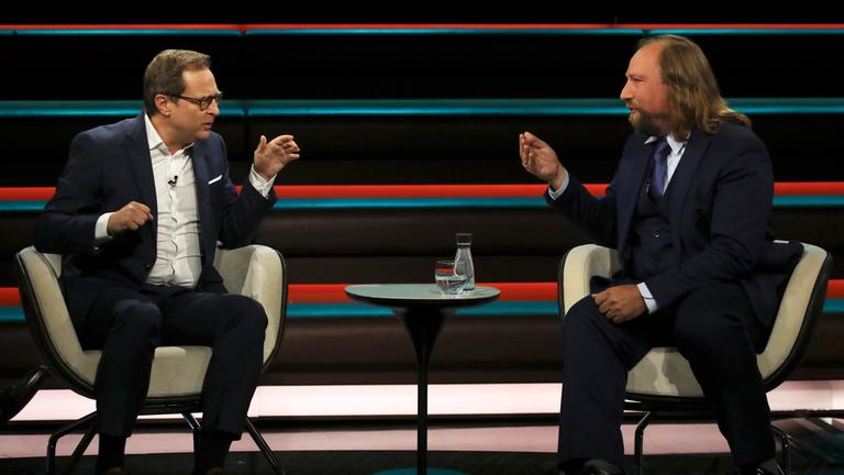 CSU-Generalsekretär Martin Huber und Grünen-Politiker Anton Hofreiter sprechen miteinander.